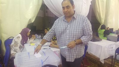 خالد لطيف يدلي بصوته في عمومية الزمالك (صور)