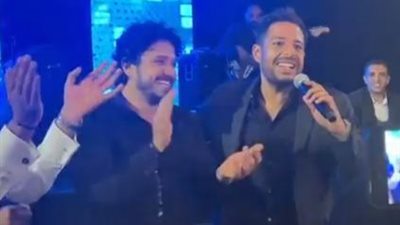 شاهد.. محمد حماقي يغني”يابتاع النعناع” لمصطفى حجاج في حفل زفاف (فيديو)