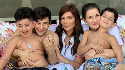 كتاكيت خالص.. شاهد أبناء أصالة والمخرج طارق العريان في أول يوم مدرسة (صور)