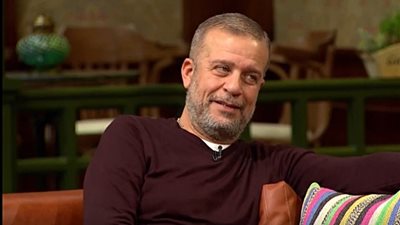 شريف منير لـ محمد رمضان : الأنا عندك عالية وبتقلد فيفتي سينت (فيديو)