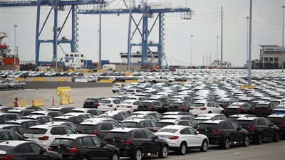 جمارك السويس تفرج عن 949 سيارة بقيمة 171 مليون جنيه