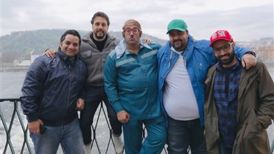 “في مثل هذا اليوم ولد واحد من أظرف 5 على الأرض”.. هشام ماجد يتغزل في أكرم حسني (صورة)