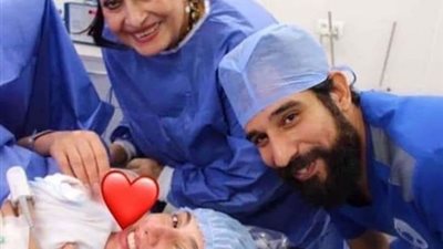 أبرزهم رانيا يوسف وأحمد زاهر.. نجوم الفن يهنئون حنان مطاوع بعد ولادة ابنتها “أماليا” (صور)