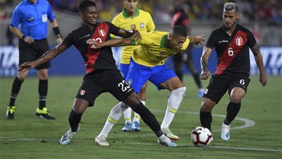 شاهد.. سقوط البرازيل بهدف نظيف أمام بيرو وديا (فيديو)