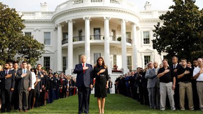 ترامب وميلانيا يقفان دقيقة حداد على ضحايا 11 سبتمبر في ذكراهم الـ18