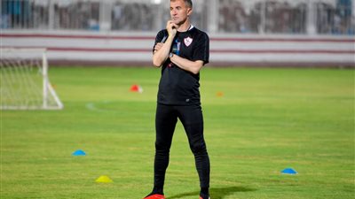 ميتشو يعقد جلسة مع لاعبي الزمالك في السنغال