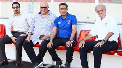 سفير مصر في غينيا الإستوائية يحضر مرن الأهلي قبل مواجهة كانو سبورت