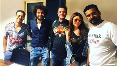 الفيشاوي وهيفاء وهبي وأحمد داوود يجتمعون في عقدة الخواجة ..صورة 