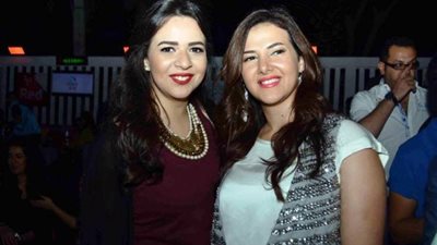 دنيا سمير غانم تهدي جائزة أفضل ممثلة كوميدية في 2019 لشقيقتها إيمي (فيديو)