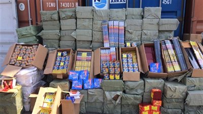 ضبط 6 ملايين عبوة ألعاب نارية بحاوية قادمة من الصين في ميناء الإسكندرية