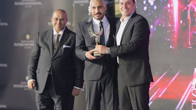 تكريم الدكتور أحمد عمارة لإسهاماته في علم الطاقة والسعادة بمهرجان الفضائيات العربية (صور)