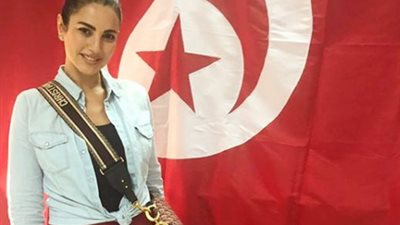 درة تدلي بصوتها في الانتخابات الرئاسية التونسية بمقر السفارة بمصر (صور)