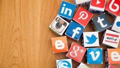 أخصائي طب نفسي يطالب بحجب الإعجاب على منشورات مواقع التواصل