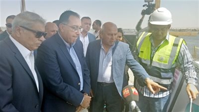 رئيس الوزراء خلال جولته على المناطف الحرة:”الصناعة مسألة حياة أو موت”