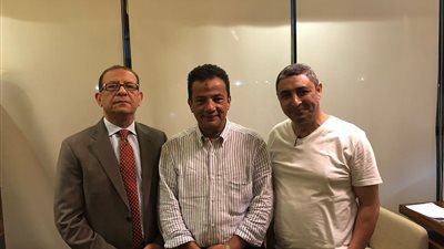 عمرو دياب يتصالح مع شركة روتانا وينهي كافة النزاعات القضائية (صورة)