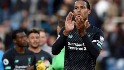 شاهد.. كيف استقبل فان دايك تتويج ميسى بجائزة أفضل لاعب فى العالم؟ (صورة وفيديو)