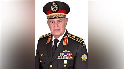 رئيس الأركان يشهد المرحلة الرئيسية لمشروع تدريبي تنفذه إحدى تشكيلات الدفاع الجوي (صورة)