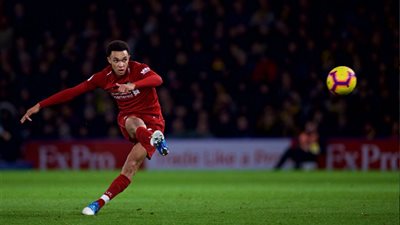 مدافع ليفربول: لا نهتم بمنافسينا وتركيزنا على الفوز فقط