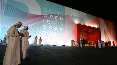 تمنح النساء فرصة أداء العمرة دون مرافق.. كل ما تريد معرفته عن التأشيرات السياحية للسعودية