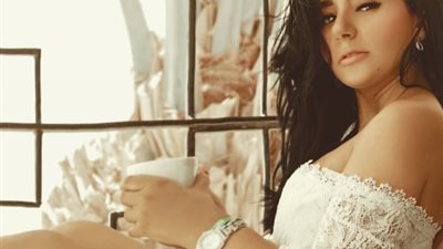 إيمان سلامة تسخر من إطلالات الفنانات بمهرجان الجونة السينمائي (صورة)