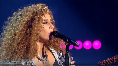 بعد فشلها في الموسم الثالث.. كلارا عطا اللة تنجح في خطف قلوب المدربين بـ”the voice”