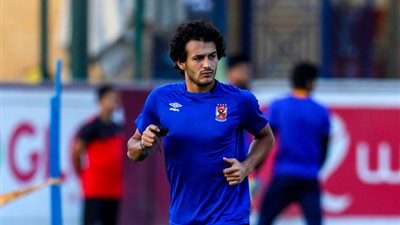 ثنائي شباب الأهلي يؤدي تدريبات تأهيلية مع الفريق الأول