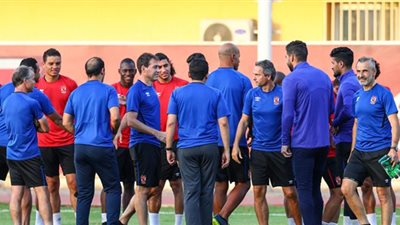 مدافع الأهلي يستكمل برنامجه التأهيلي