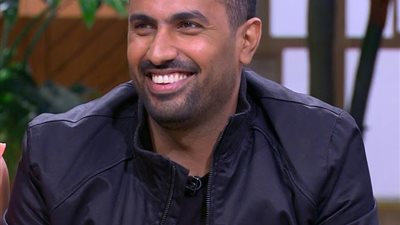 في جو رومانسي.. محمد سامي يحتفل بعيد ميلاد مي عمر ويتبادلان القبلات (فيديو)