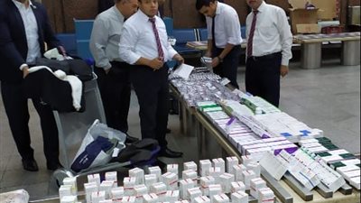 جمارك مطار القاهرة تضبط محاولة تهريب كمية كبيرة من أدوية السرطان (صور)
