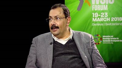 جمال مبارك وأحمد نظيف يستقبلان جثمان وزير الاتصالات الأسبق بمسجد الحصري