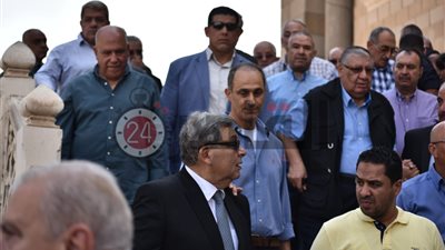 بحضور نظيف وجمال مبارك.. تشييع جثمان وزير الاتصالات الأسبق طارق كامل لمثواه الأخير (صور)
