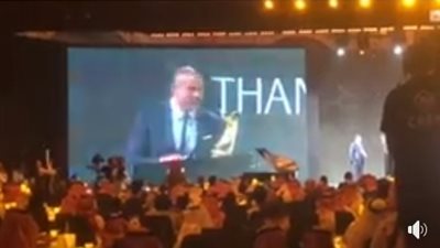 “قريب هنعمل حاجة جديدة”.. تركي آل الشيخ يكرم عمرو دياب فى الرياض (فيديو)