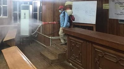 صيدلة بنين أسيوط: بدء عمليات التعقيم والتطهير استعدادا لامتحانات الفصل الدراسي الأول