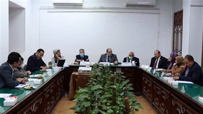 نقيبة التمريض تشارك الأطباء ورشة عمل للتشجيع على الولادة الطبيعية