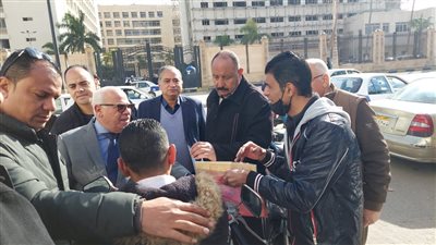 محافظ بورسعيد يحذر المواطنين من التعامل مع سماسرة البطائق الاستيرادية