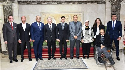 وزير الرياضة يلتقي مجلس إدارة نادي الجزيرة بتشكيله الجديد