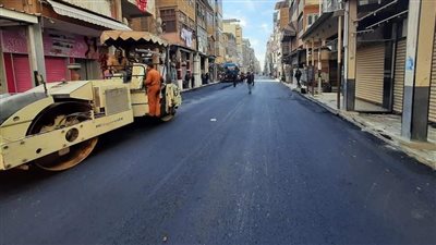 قرب انتهاء أعمال رصف شارع أسوان بنطاق حي المناخ ببورسعيد | صور 