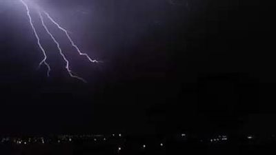 هطول أمطار غزيرة وسط أصوات من الرعد بمدينة سفاجا جنوب البحر الأحمر