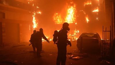 السيطرة على حريق نشب في 3 درجات نارية قبل أن يلتهم عقار ببورسعيد