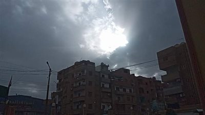 سقوط أمطار خفيفة على بعض مراكز أسيوط.. وتحذيرات من لمس أعمدة الإنارة