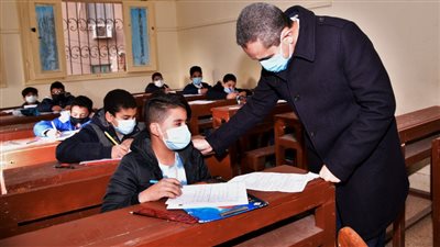 محافظ الغربية يتابع أداء الطلاب لامتحانات نصف العام بمدارس طنطا
