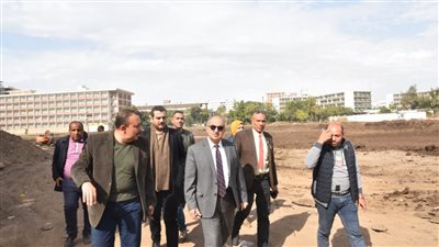رئيس جامعة أسيوط يتابع انتهاء أعمال حفر إنشاء مستشفى 2020 الجدد لعلاج الأورام