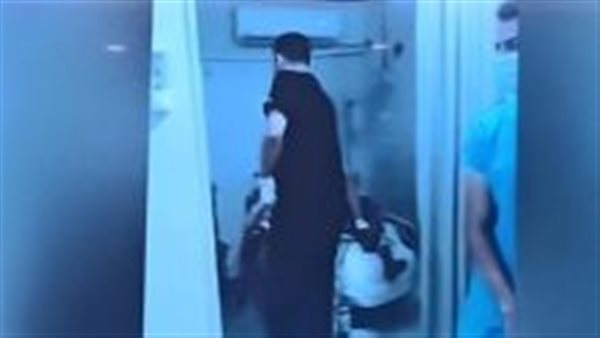 الطبيب أثناء اعتدائه