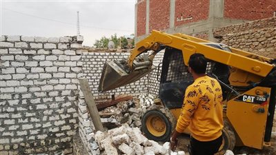 بعد إبلاغ أحد المواطنين.. محافظ أسوان يكلف بإزالة حالة تعدي خلف مستشفى الحميات