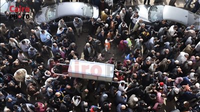 لحظة دفن الإعلامي وائل الإبراشي في مقابر الأسرة بمدينة شربين | بث مباشر