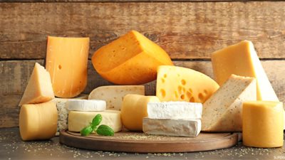 4 مشكلات صحية خطيرة ناتجة عن الإفراط في تناول الجبن