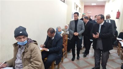 نائب رئيس جامعة بنها للدراسات العليا والبحوث يتفقد سير الامتحانات بكلية الحقوق