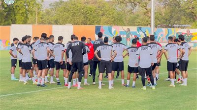 محاضرة من كيروش وصلاح يجتمع باللاعبين.. كواليس الساعات الأخيرة قبل مواجهة مصر والكاميرون