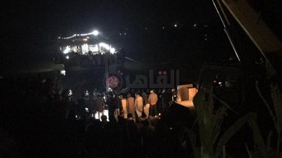 لحظة انتشال ضحايا حادث غرق سيارة نصف نقل في منشأة القناطر بالجيزة 