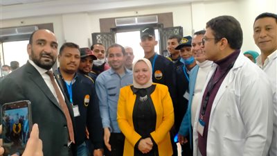 وكيل صحة سوهاج تُكرم تمريض قسم الغسيل الكلوي بمستشفى برديس تقديرا لجهودهم